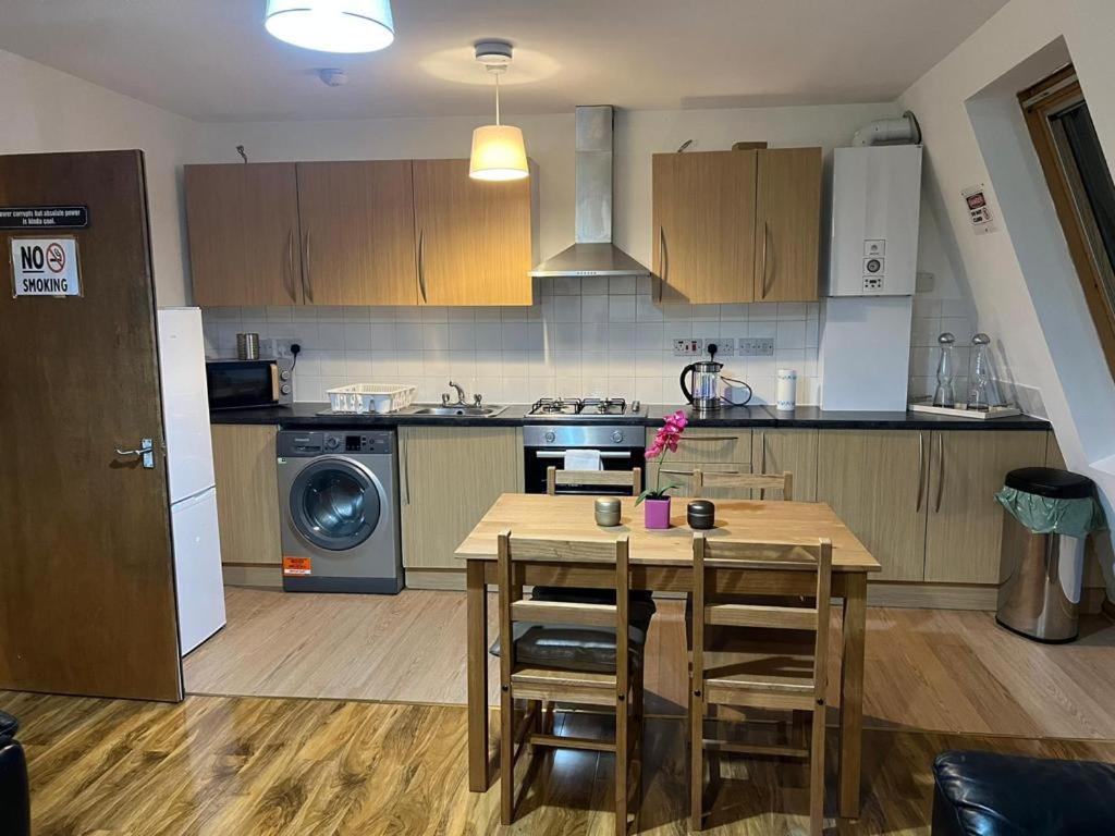 Perfect For Families And Friends - 2 Bedroom In - Peckham * Londra